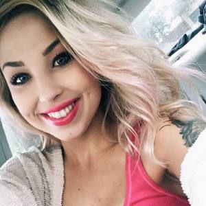 Meet your Posher, Ella